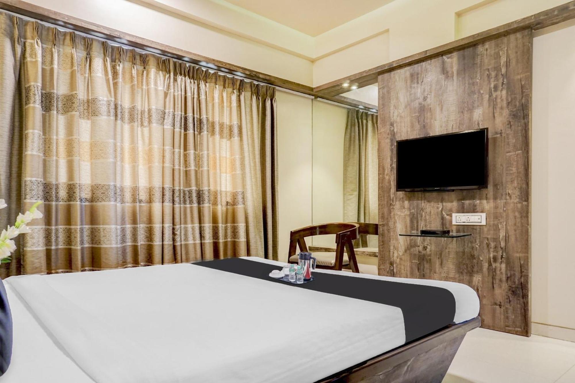 Townhouse Oak Regal Inn Near Sant Tukaram Nagar Metro Station Pimpri-Chinchwad Ngoại thất bức ảnh