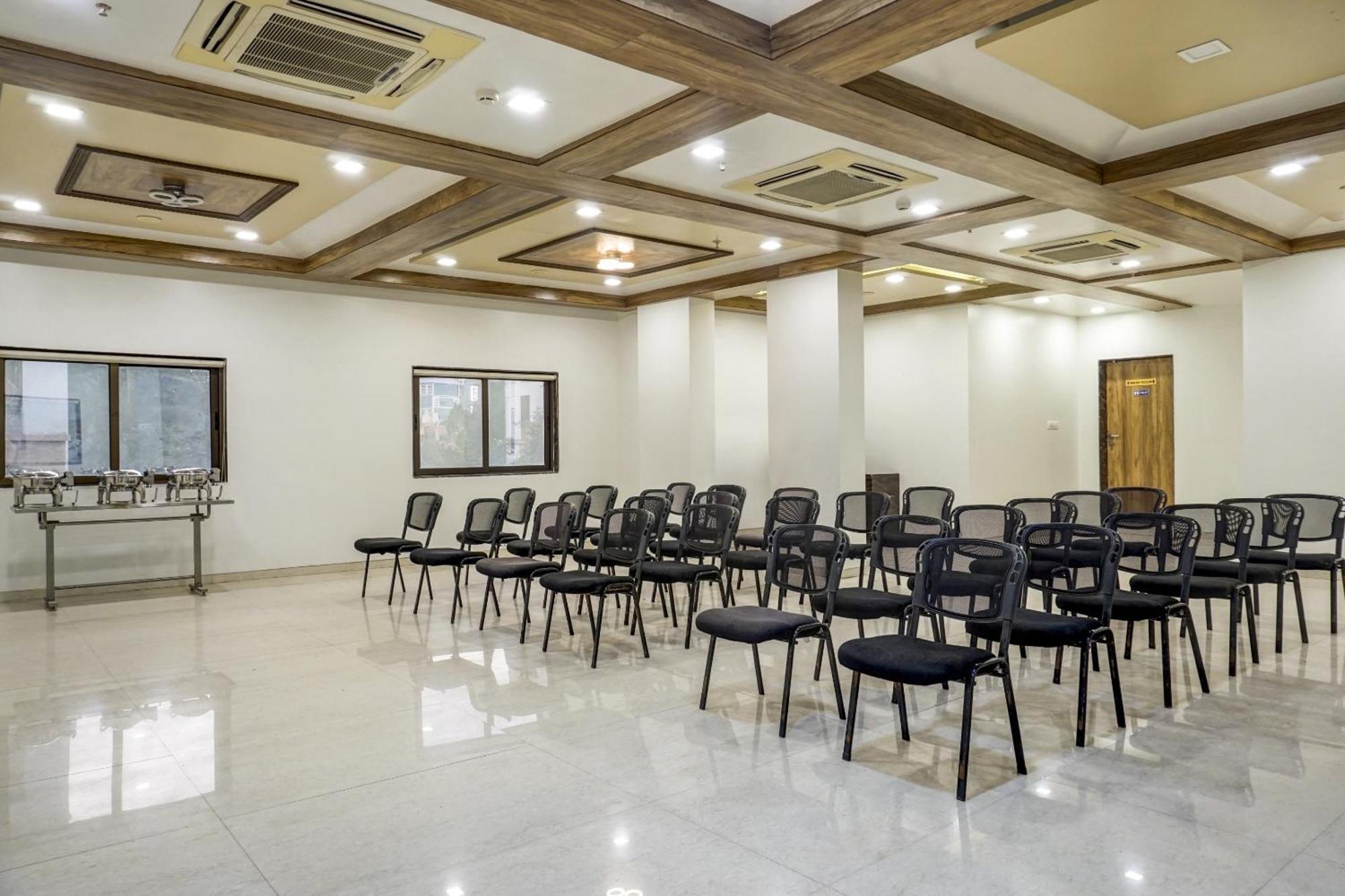 Townhouse Oak Regal Inn Near Sant Tukaram Nagar Metro Station Pimpri-Chinchwad Ngoại thất bức ảnh