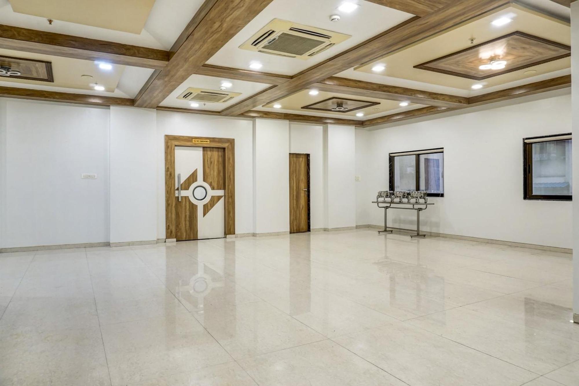 Townhouse Oak Regal Inn Near Sant Tukaram Nagar Metro Station Pimpri-Chinchwad Ngoại thất bức ảnh