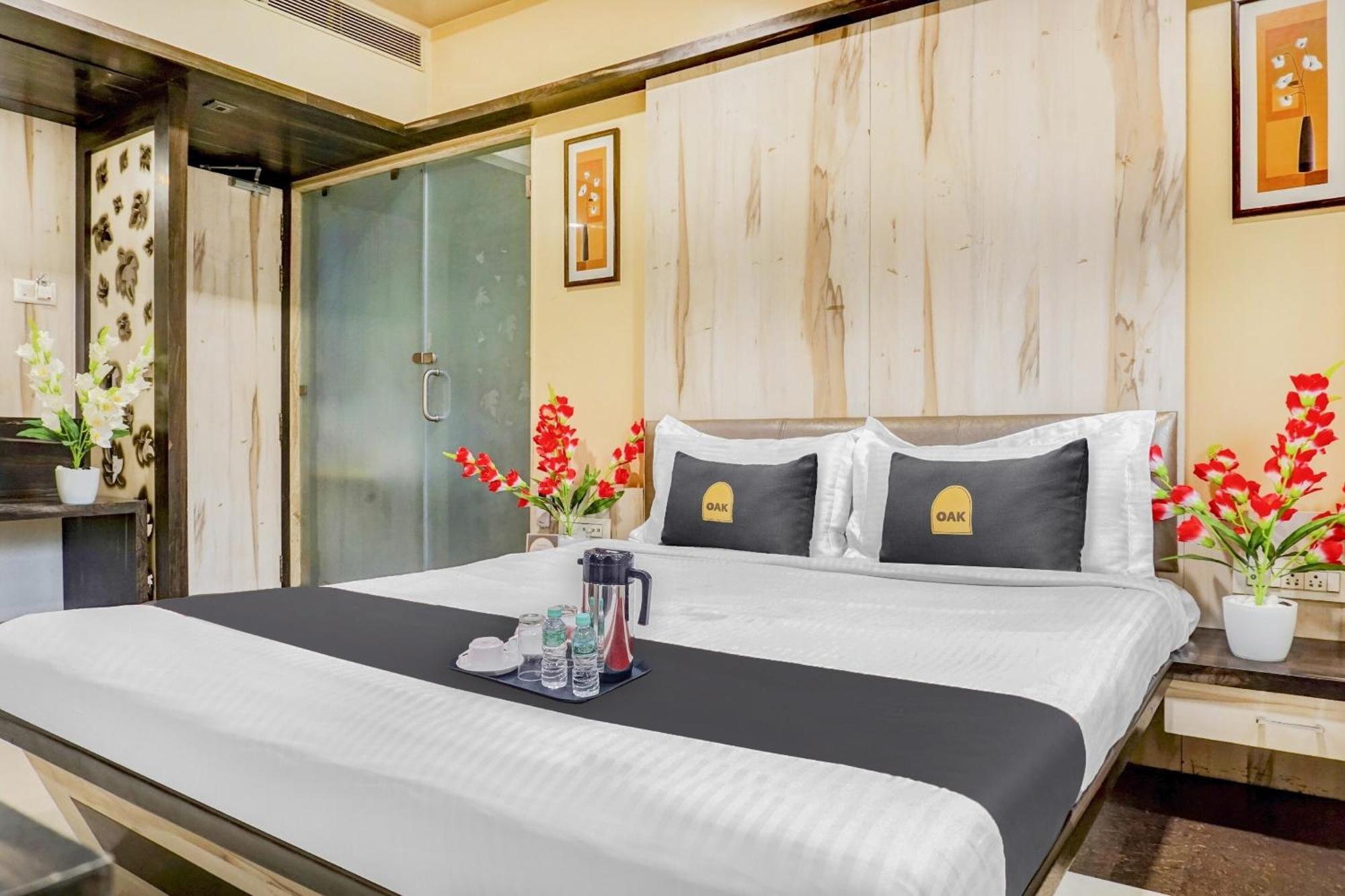 Townhouse Oak Regal Inn Near Sant Tukaram Nagar Metro Station Pimpri-Chinchwad Ngoại thất bức ảnh