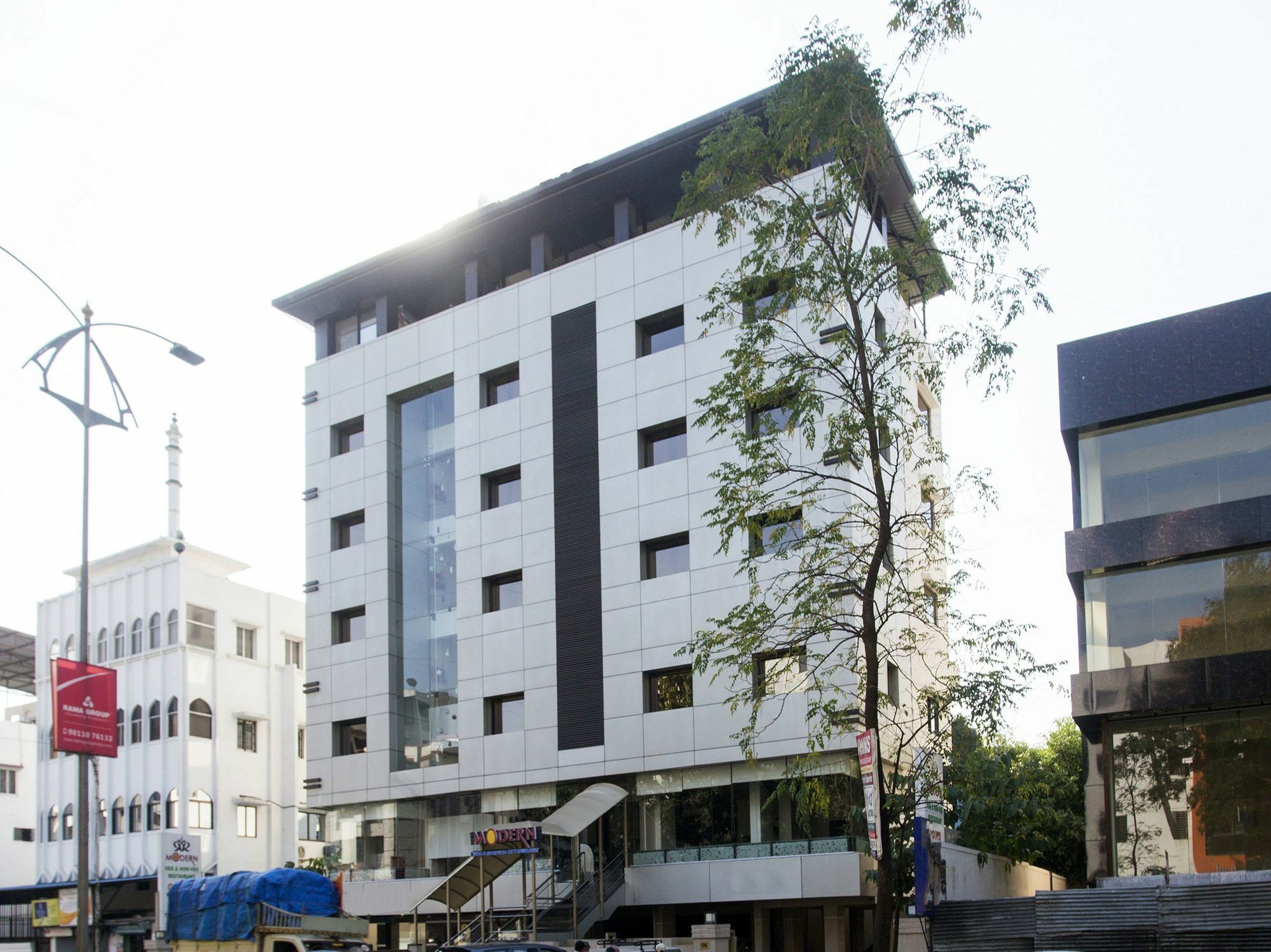 Townhouse Oak Regal Inn Near Sant Tukaram Nagar Metro Station Pimpri-Chinchwad Ngoại thất bức ảnh